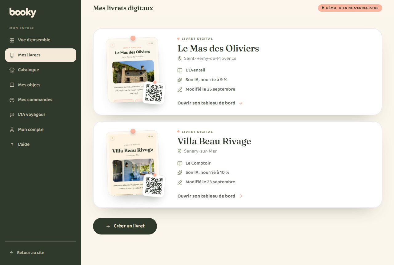 Mon espace, l'espace d'un abonné Booky : le rail des onglets à gauche, les livrets de deux maisons d'exemple, et le téléphone qui montre le livret tel que le voyageur le voit